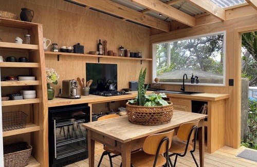 Tryphena House | Bay Cottage Great Barrier Island - By 2 Beaches