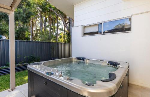 Callala Bay House | Bay Gem - Pet Friendly with Spa