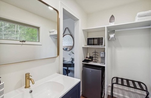 Petoskey House | Bay Inn Studio 5 min to DT Petoskey