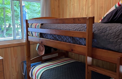 Perry Cottage | Bay Lake Retreat just minutes from Huntsville!