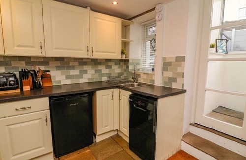 Kirkby Stephen Cottage | BAY LEAF COTTAGE, family friendly, with open fire in Kirkby Stephen