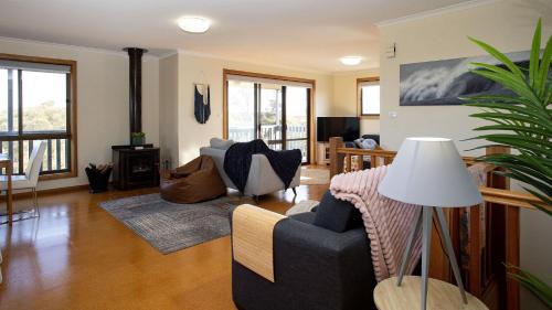 Lake Wangary House | Bay Life - Relax, Unwind andeexperience Coffin Bay Life At Its Best!