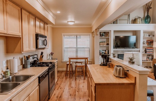 Old Town Eureka Apartment | Bay Lights waterfront loft located in old town