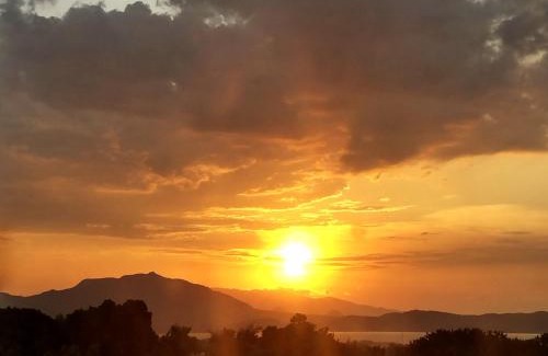 Homa Bay Cabin | Bay Loft 2 Bedrooms with 3 beds n sofa bed Starlink Netflix