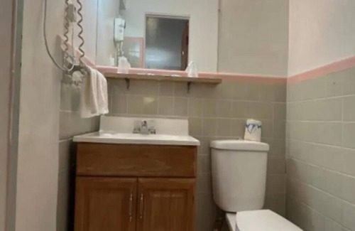 Bay City Hotel | Bay Motel By OYO Bay City