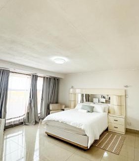 Walvis Bay House | Bay Nomad Self-Catering Guesthouse