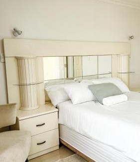 Walvis Bay House | Bay Nomad Self-Catering Guesthouse