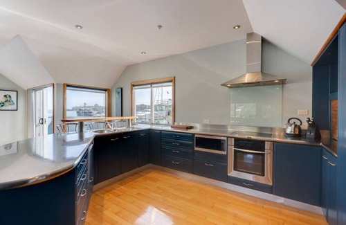 Opua Apartment | Bay of Islands Boathouse Apartment-The Bridge