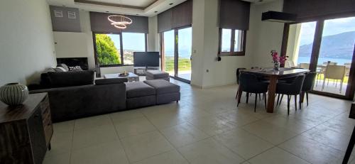 Pitharion Villa | Bay Overlook Villa
