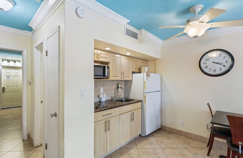 Belle Vista Hotel | Bay Palms Waterfront Resort - Hotel and Marina
