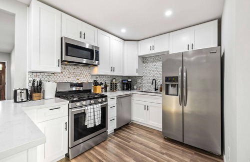 Bay Park House | Bay Park Bliss | Ocean Views + Pickleball & Jacuzzi
