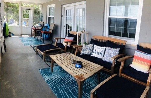 Point Lookout Cottage | 𝑩𝑨𝒀 𝑺𝑰𝑫𝑬 𝑹𝑬𝑻𝑹𝑬𝑨𝑻 𝐇𝐀𝐘𝐒 𝐁𝐄𝐀𝐂𝐇 step of your porch into the sand 𝐂𝐇𝐄𝐒𝐀𝐏𝐄𝐀𝐊𝐄 𝐁𝐀𝐘