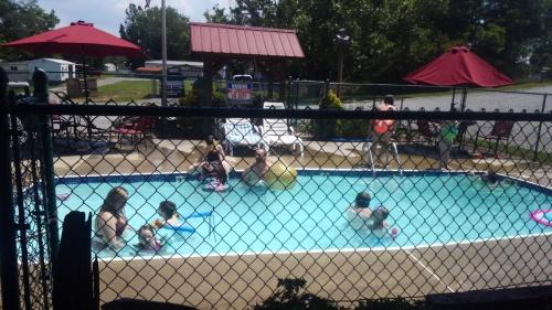 Centre Hotel | Bay Springs Country Inn & Marina