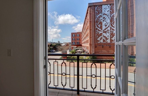 Historic District - North Condo | Bay St Beauty 2 Bedroom Condo in the Heart of SAV