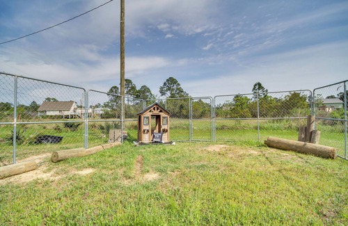 Shoreline Park Apartment | Bay St Louis Houseboat 6 Mi to Old Town & Beach!