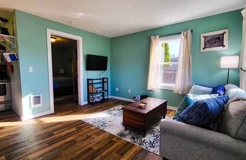Waldport House | Bay Street Retreat - Waldport