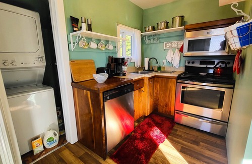 Waldport House | Bay Street Retreat - Waldport