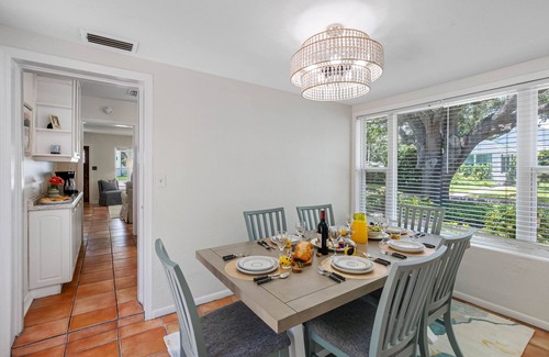 Virginia Park House | Bay to Bay Bungalow | Sleeps 6