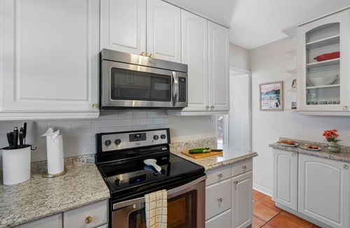 Virginia Park House | Bay to Bay Bungalow | Sleeps 6