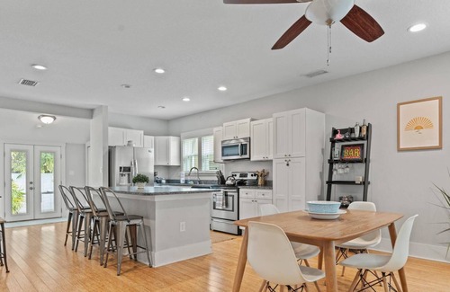 Palma Ceia House | Bay to Bay Sanctuary - Charming South Tampa Craftsman Home Near Bayshore