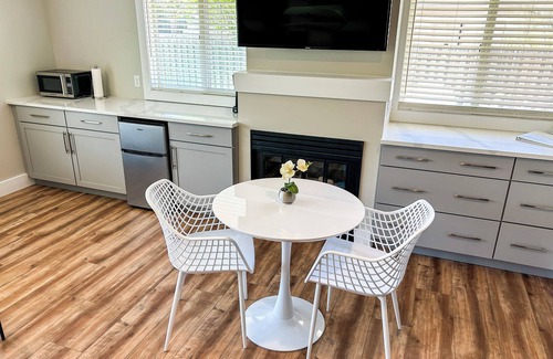 Traverse City Apartment | Bay Town Suite -Hospitality By the Bay