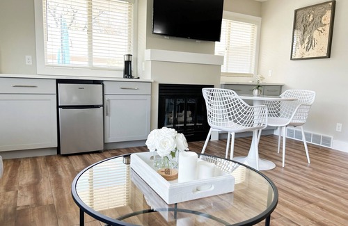 Traverse City Apartment | Bay Town Suite -Hospitality By the Bay