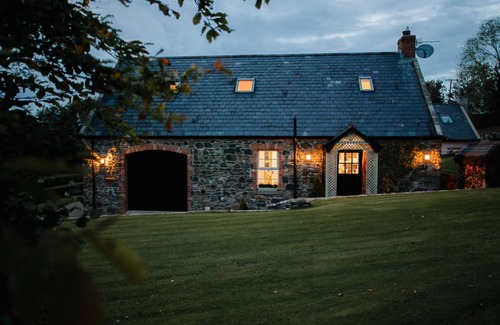 Hillsborough Cottage | Bay Tree Cottage with countryside view