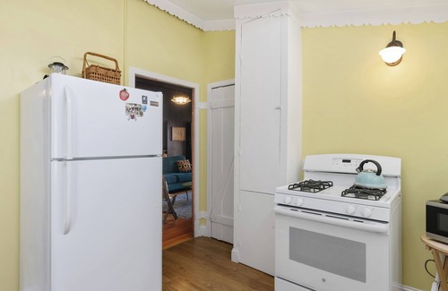Guerneville Cabin | Bay Tree Cottage ~ Rustic, Charming, Centrally Located! Hot tub, Dog Friendly