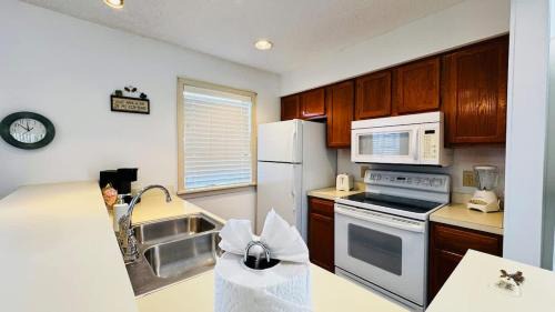 Little River Apartment | Bay Tree cozy 2BR condo on the ground floor