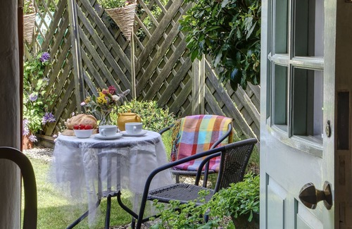 Shipton under Wychwood Cottage | Bay Tree Cottage is tucked away in an elevated position on the edge of a pretty village.