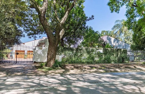 Baileys Muckleneuk House | Bay Tree Guest House