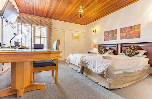 Baileys Muckleneuk House | Bay Tree Guest House