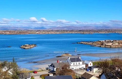 Dungloe Apartment | Bay view apartment
