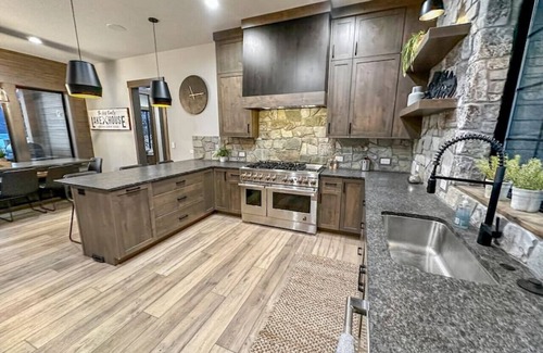 Donnelly Apartment | Bay View Base .