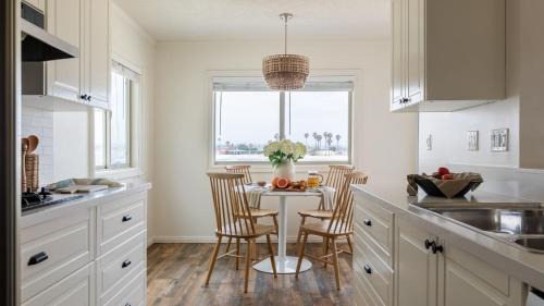 Central Mission Beach House | Bay View Buyout A by AvantStay Mission Beach Home on the Sand Sleeps 20