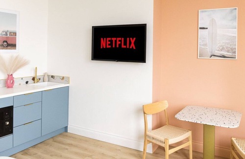 South Cliff Apartment | Bay View Double Cabana + Balcony