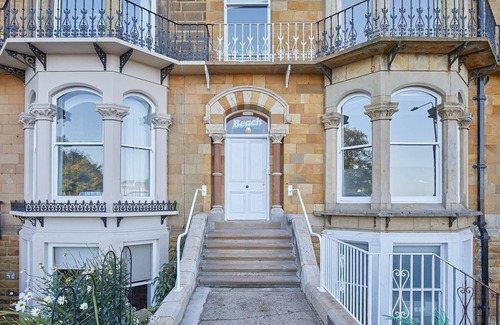 South Cliff Apartment | Bay View Double Cabana + Balcony