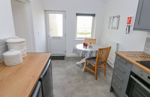 Penycwm Cottage | BAY VIEW FARMHOUSE, family friendly, with a garden in Solva