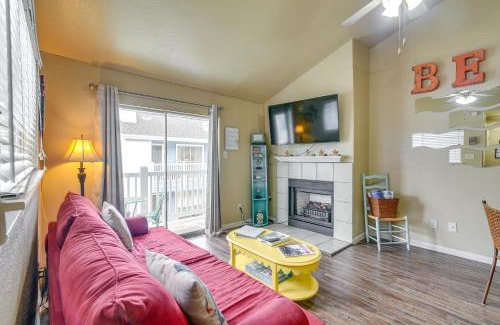 Galveston Apartment | Bay View, Pool Access Romantic Galveston Retreat!
