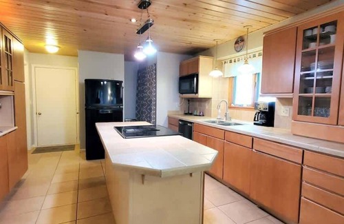 Traverse City House | Bay View - Private Dock on West Bay