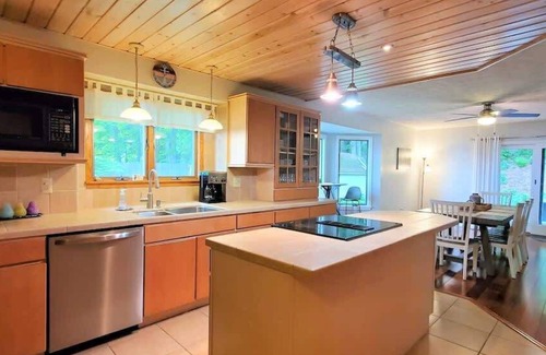 Traverse City House | Bay View - Private Dock on West Bay