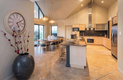 Eagle Bay House | Bay Views, Eagle Bay