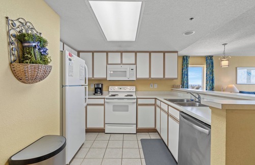 Crescent Beach Condo | Bay Watch 1902-2BR/2BA Oceanfront Condo in North Myrtle Beach