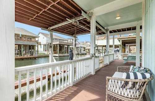 Galveston House | Bay Waterfront Boat Slip Huge Decks