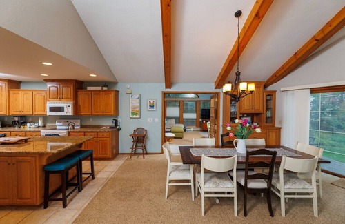 Brussels Cottage | Bay Waterfront - Pet Friendly - Cozy Shore