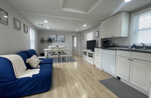 Ship Bottom House | Bay2Beach-Single Family Home nBeautiful Sunsets on the Bay-Block to the Beach