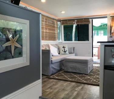 Tavernier House | Baycation Houseboat