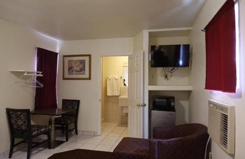 Lincoln Acres Hotel | Baycities Motel