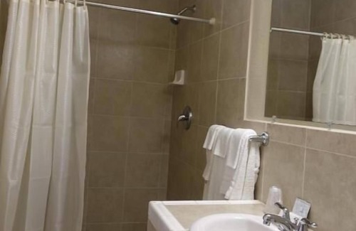 Lincoln Acres Hotel | Baycities Motel