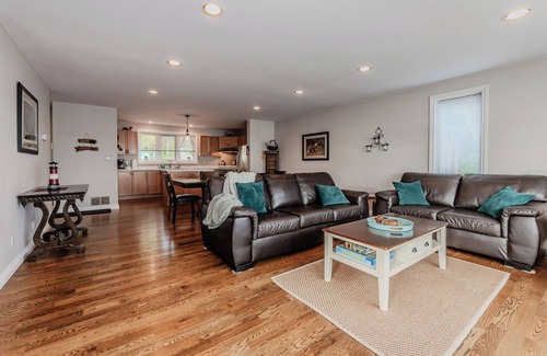 Lion's Head Cottage | Baycrest: Waterfront Escape